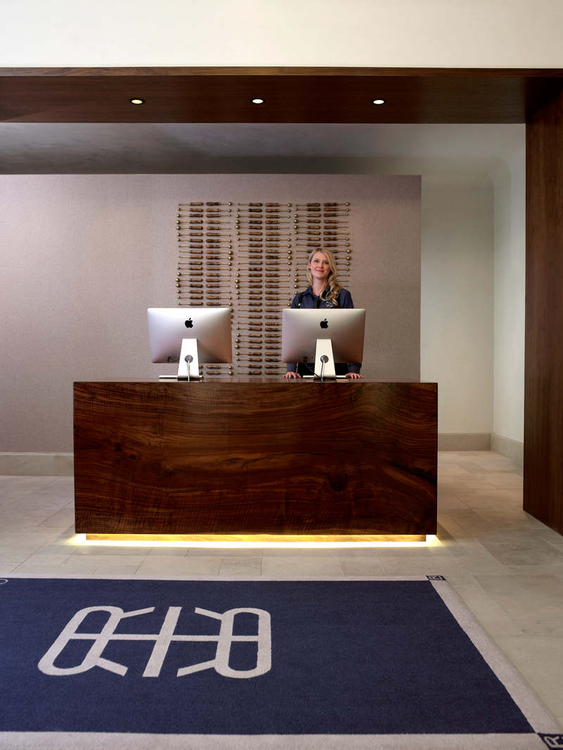 Refinery hotel front desk with lady