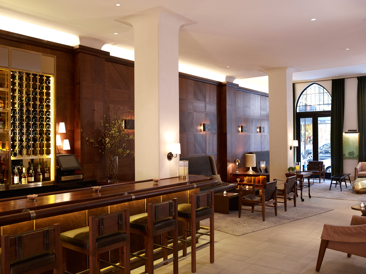 Winnies lobby lounge